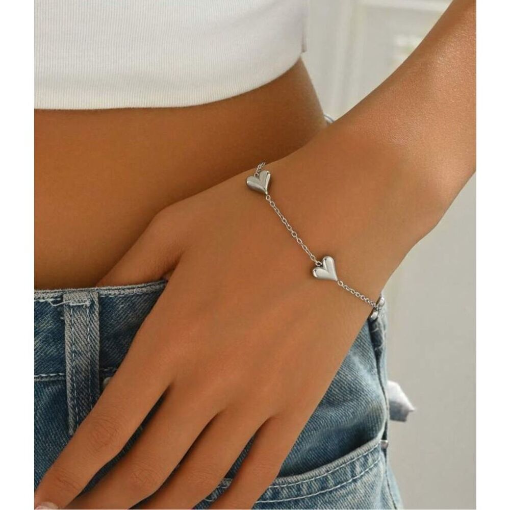 SilverโHeartโBracelet